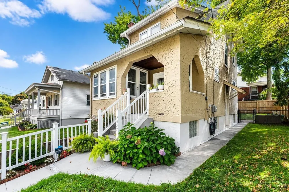 2527 Ridgeland Place Cincinnati, OH 45212