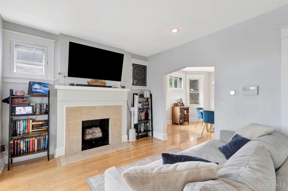 2527 Ridgeland Place Cincinnati, OH 45212
