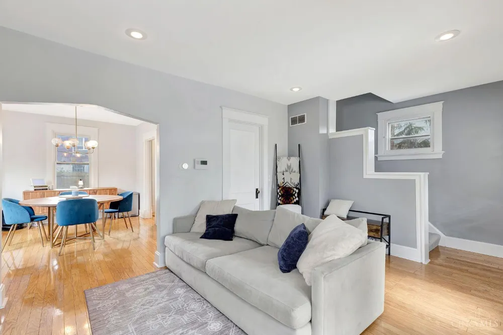 2527 Ridgeland Place Cincinnati, OH 45212