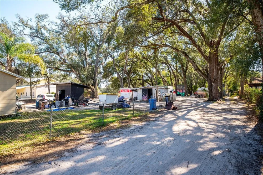 10507 MAIN STREET Thonotosassa, FL 33592
