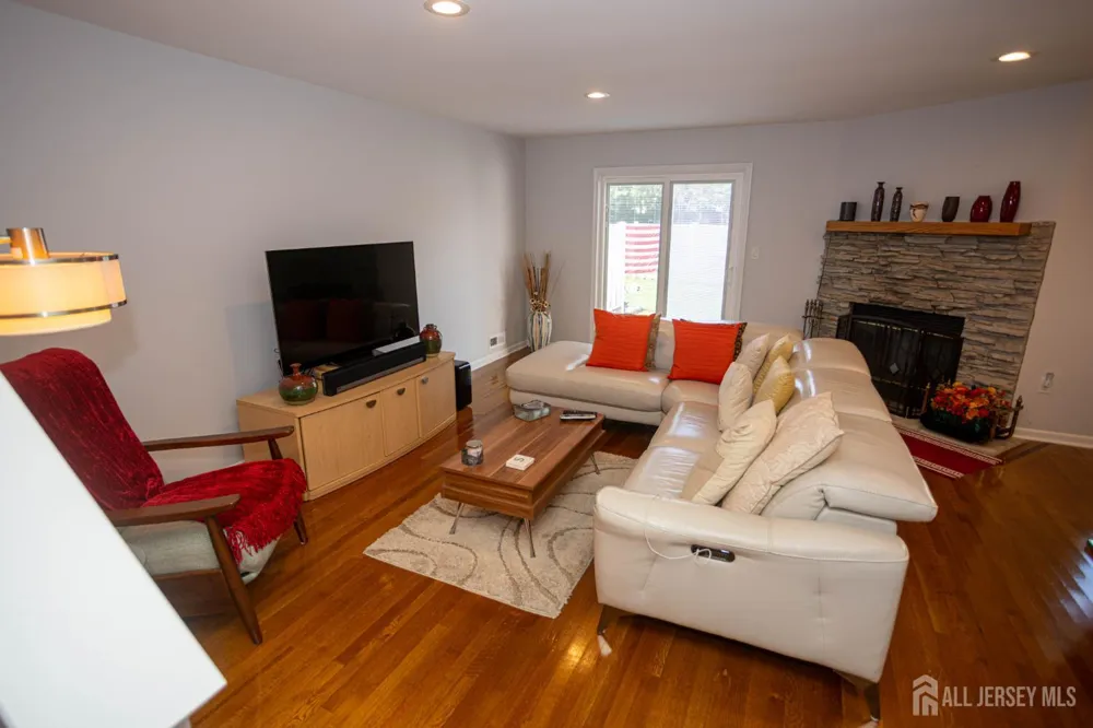 113 Woodmere Drive Sayreville, NJ 08859