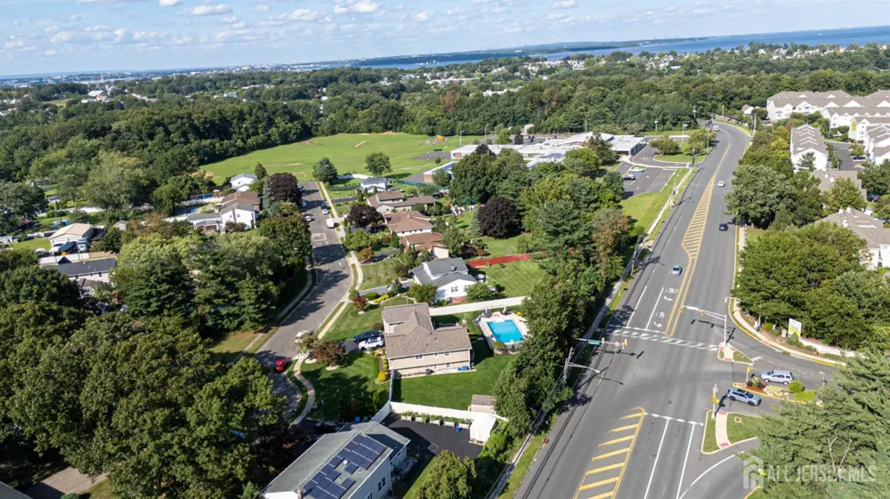 113 Woodmere Drive Sayreville, NJ 08859