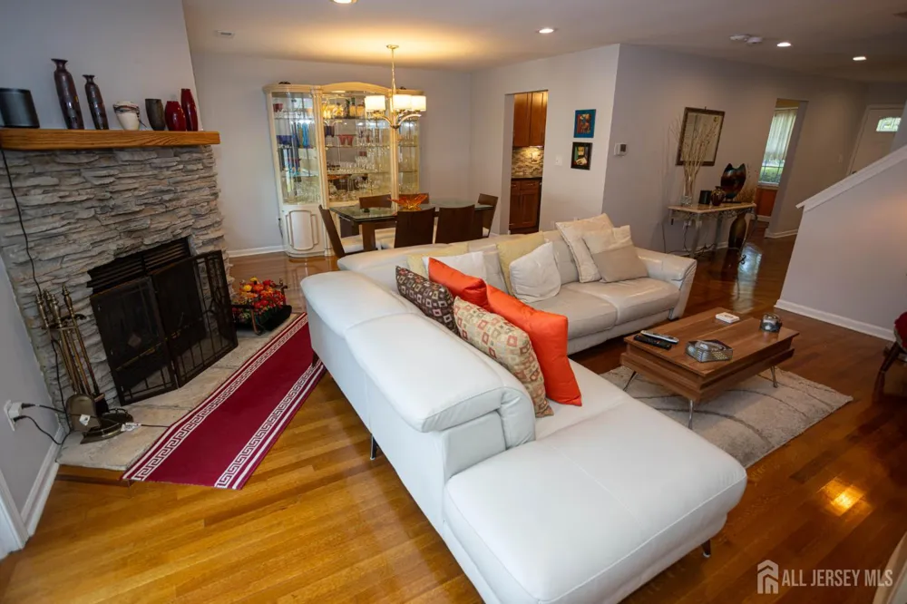 113 Woodmere Drive Sayreville, NJ 08859