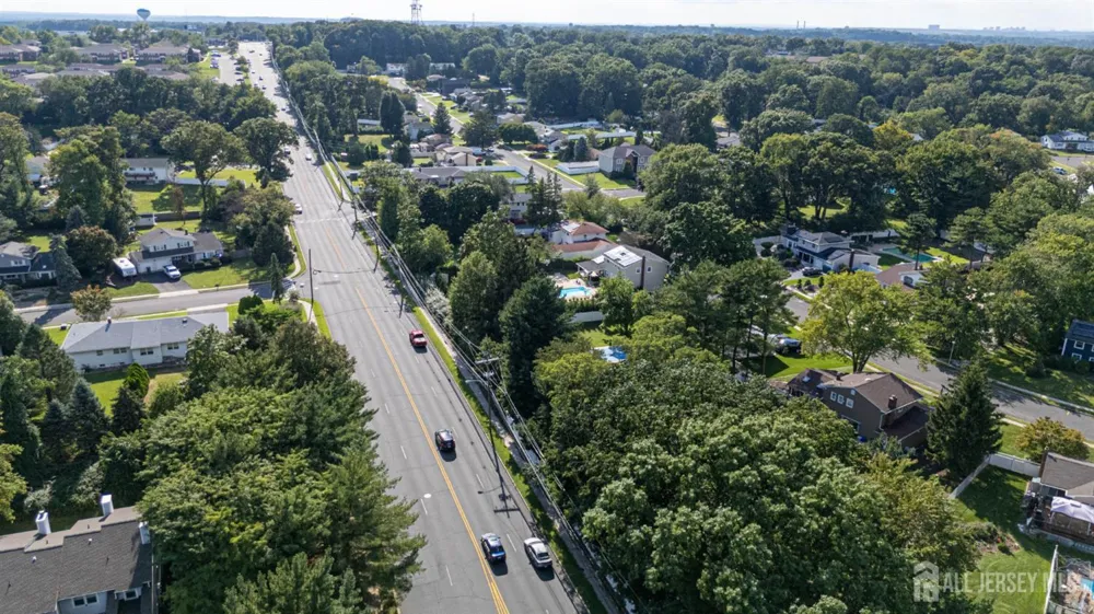 113 Woodmere Drive Sayreville, NJ 08859