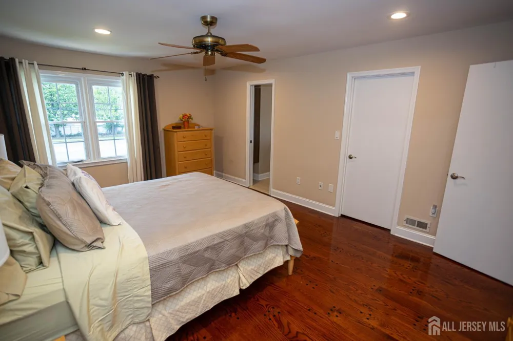 113 Woodmere Drive Sayreville, NJ 08859