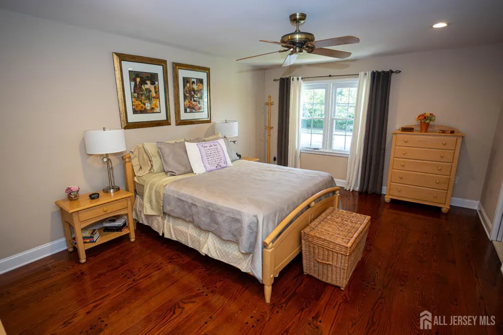 113 Woodmere Drive Sayreville, NJ 08859