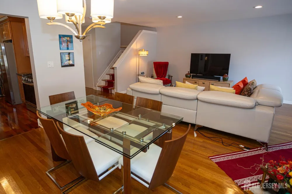 113 Woodmere Drive Sayreville, NJ 08859