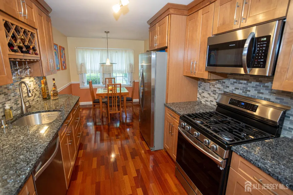 113 Woodmere Drive Sayreville, NJ 08859