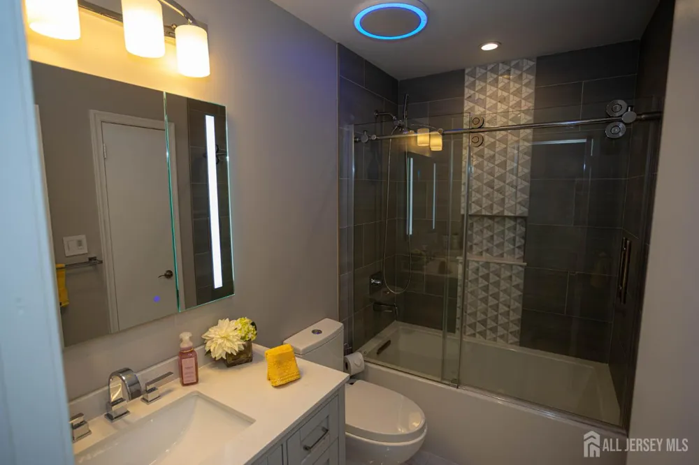 113 Woodmere Drive Sayreville, NJ 08859