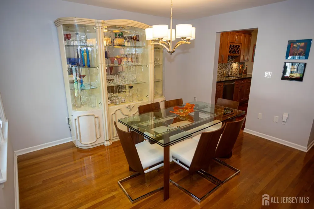 113 Woodmere Drive Sayreville, NJ 08859
