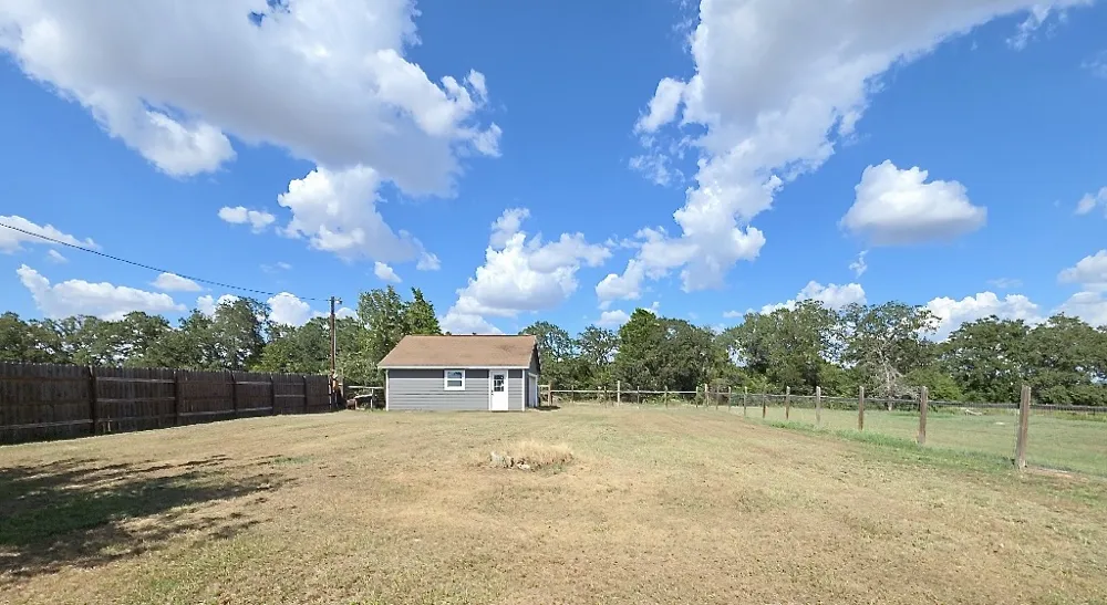 1081 Private Road 7023 Elgin, TX 78621