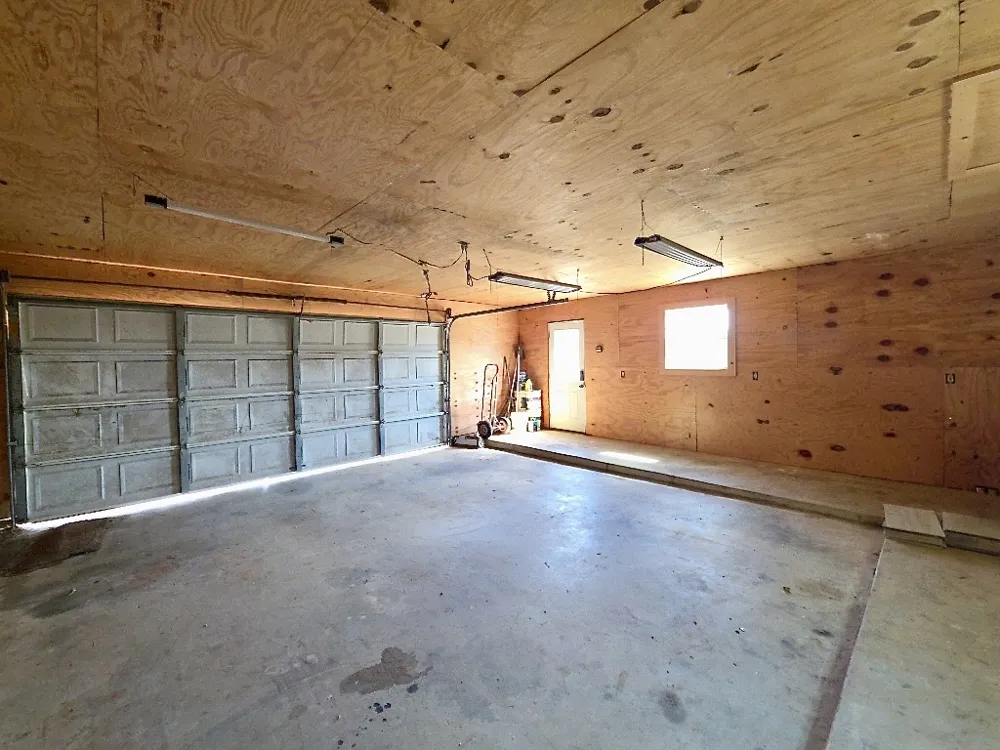 1081 Private Road 7023 Elgin, TX 78621