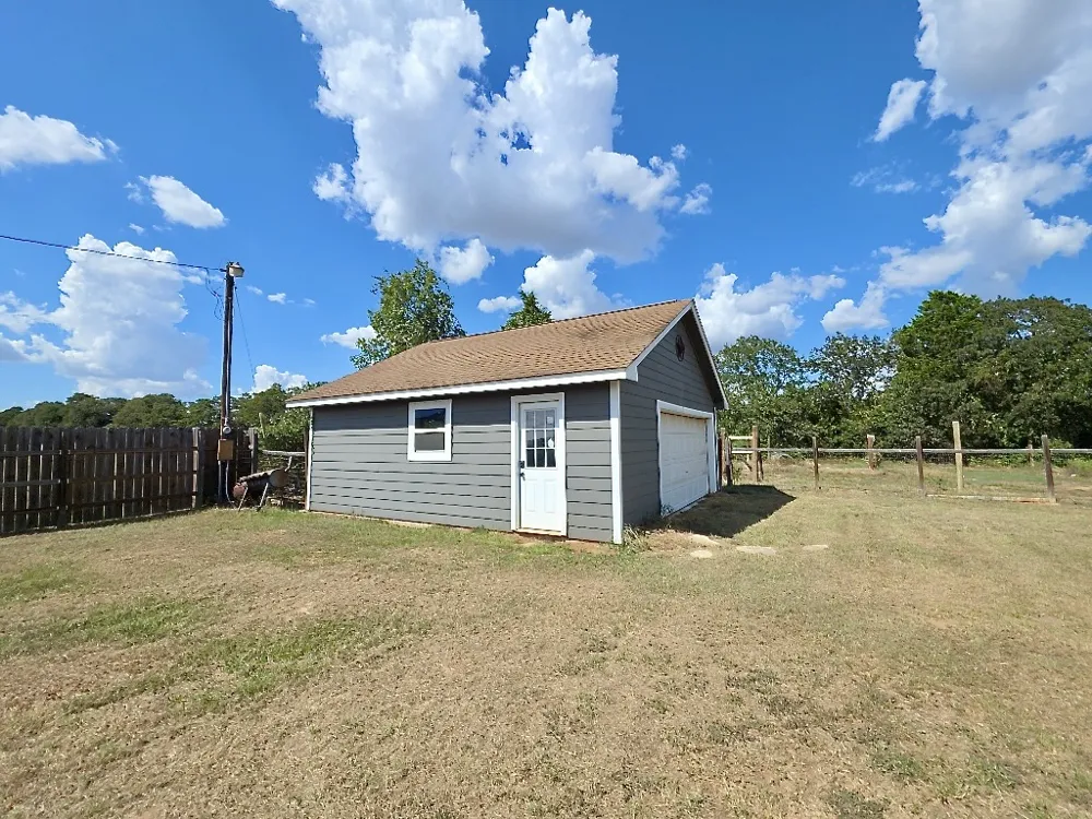 1081 Private Road 7023 Elgin, TX 78621