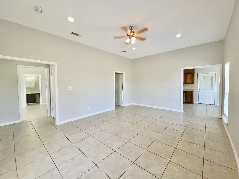 1081 Private Road 7023 Elgin, TX 78621