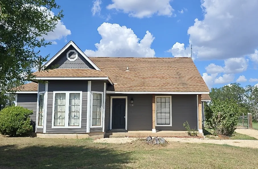 1081 Private Road 7023 Elgin, TX 78621