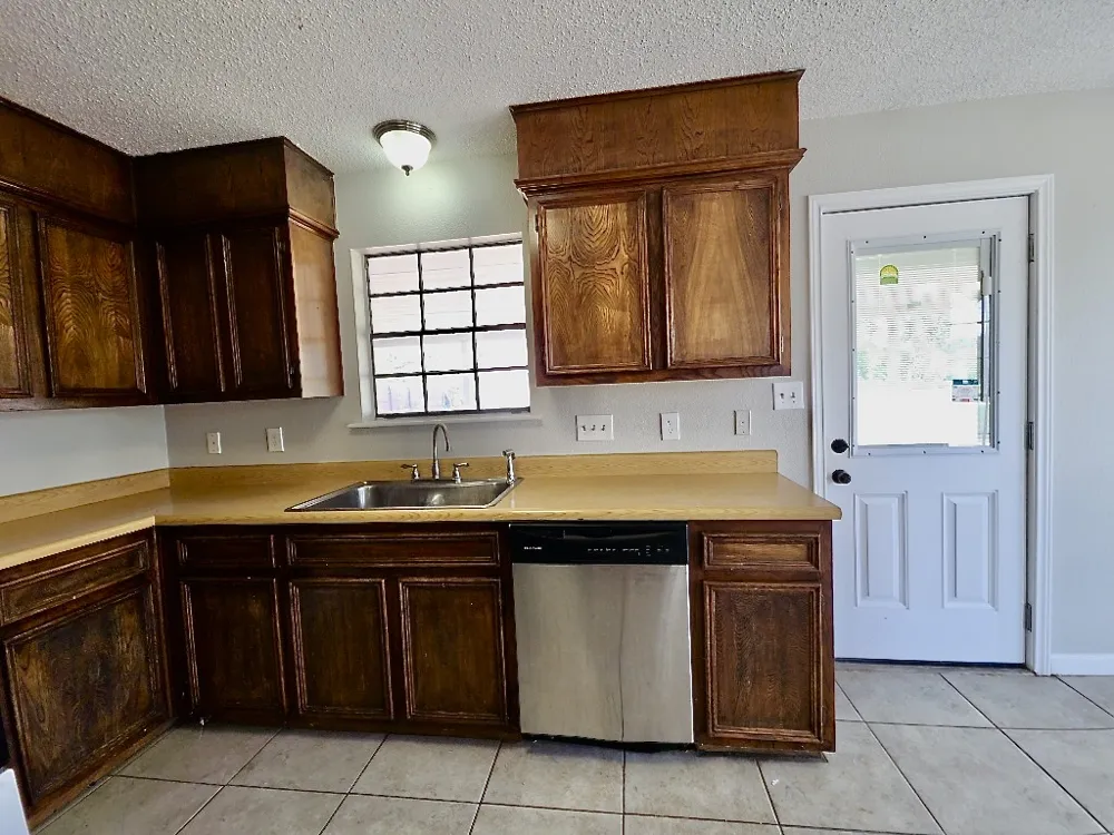 1081 Private Road 7023 Elgin, TX 78621
