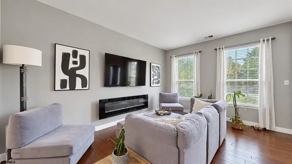 102 Julie Dr Northfield, NJ 08225