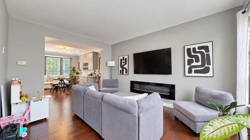 102 Julie Dr Northfield, NJ 08225