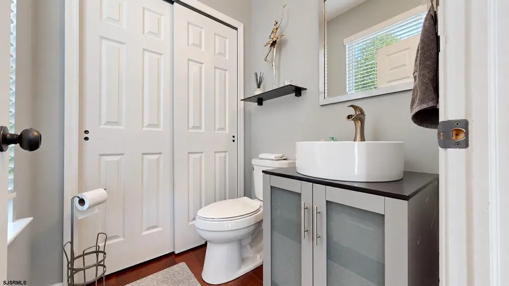 102 Julie Dr Northfield, NJ 08225