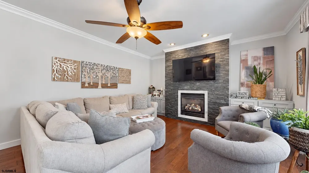 102 Julie Dr Northfield, NJ 08225