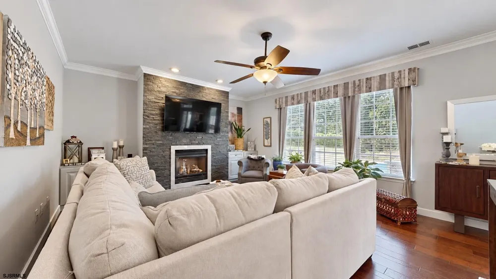 102 Julie Dr Northfield, NJ 08225