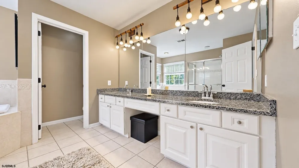 102 Julie Dr Northfield, NJ 08225