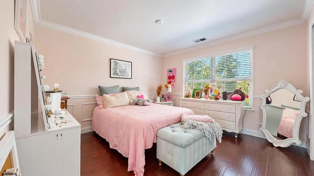 102 Julie Dr Northfield, NJ 08225