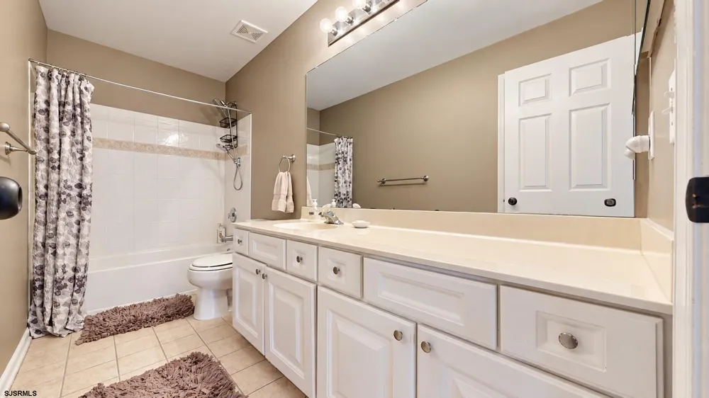 102 Julie Dr Northfield, NJ 08225