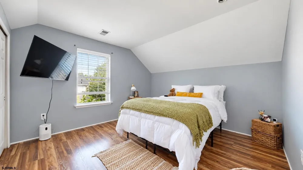 102 Julie Dr Northfield, NJ 08225