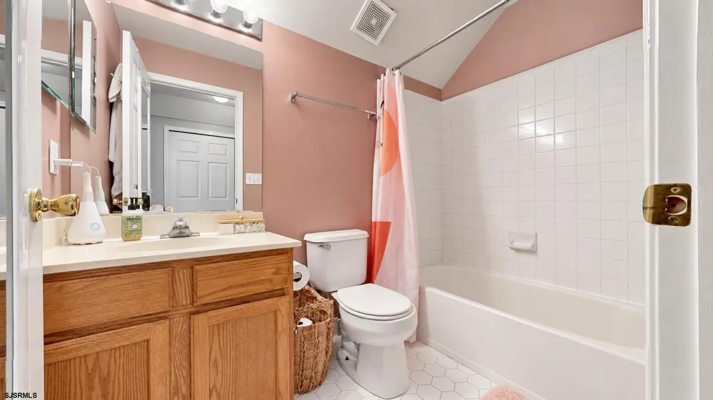 102 Julie Dr Northfield, NJ 08225