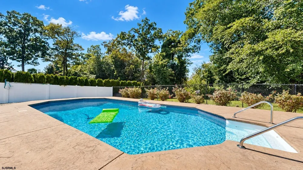 102 Julie Dr Northfield, NJ 08225