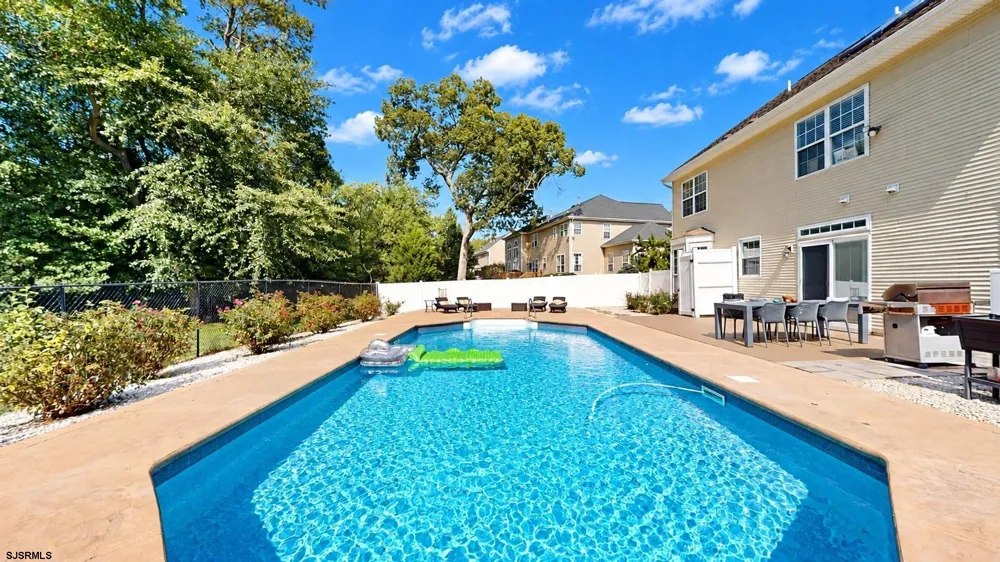 102 Julie Dr Northfield, NJ 08225