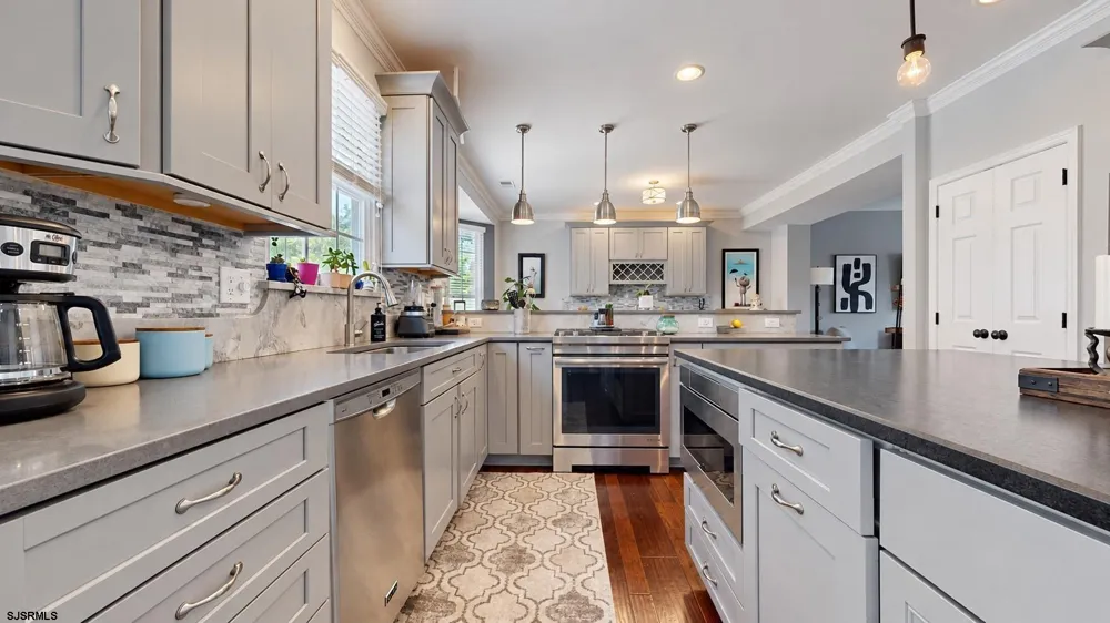102 Julie Dr Northfield, NJ 08225