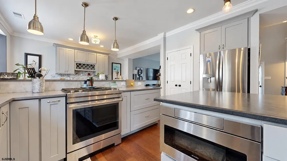 102 Julie Dr Northfield, NJ 08225