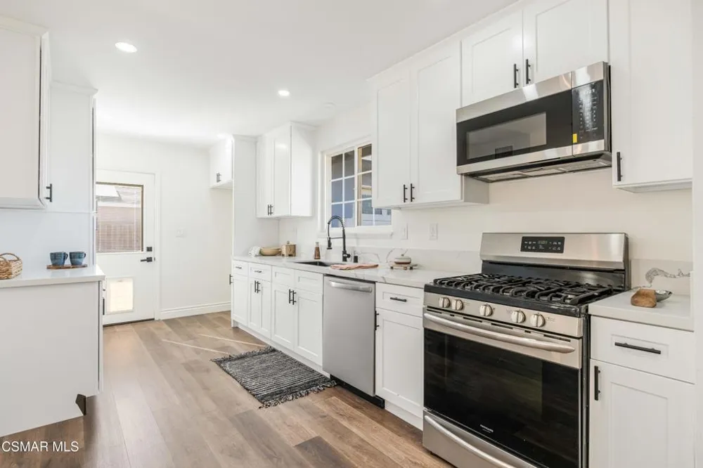 1574 Sutter Avenue Simi Valley, CA 93065