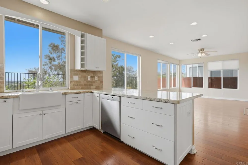 2914 Pearl Place Carlsbad, CA 92009