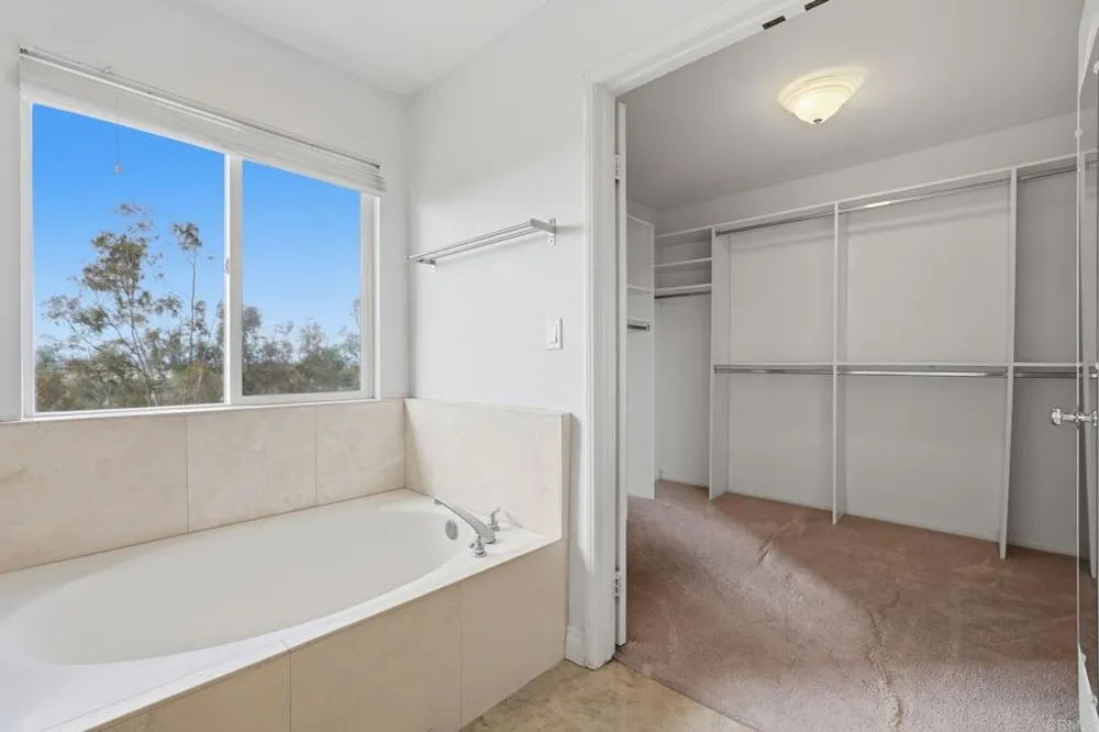2914 Pearl Place Carlsbad, CA 92009