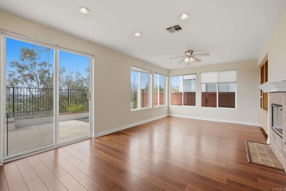 2914 Pearl Place Carlsbad, CA 92009