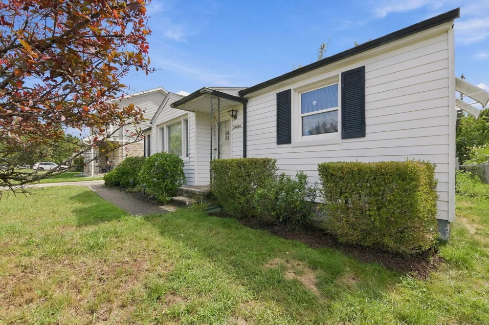 29209 Morlock Street Livonia, MI 48152