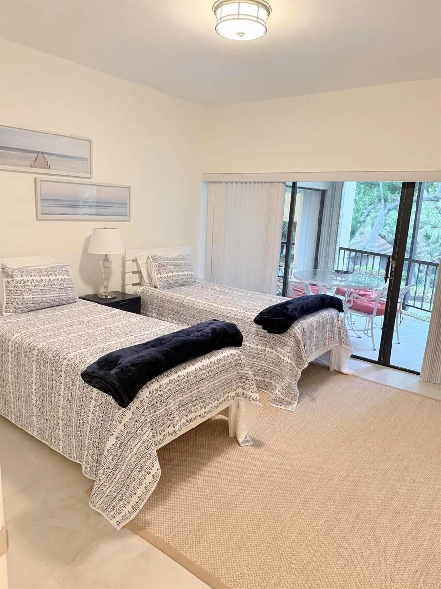 1640 Twelve Oaks Way #305 North Palm Beach, FL 33408