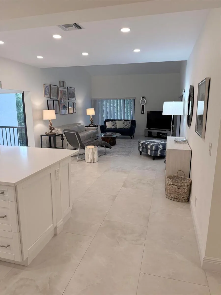 1640 Twelve Oaks Way #305 North Palm Beach, FL 33408