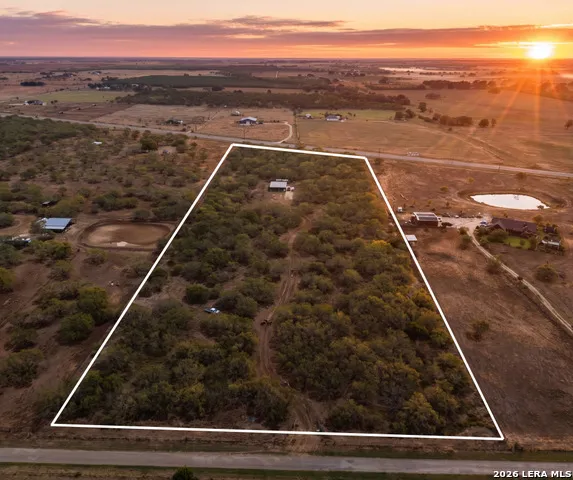 812 County Road 415 Stockdale, TX 78160