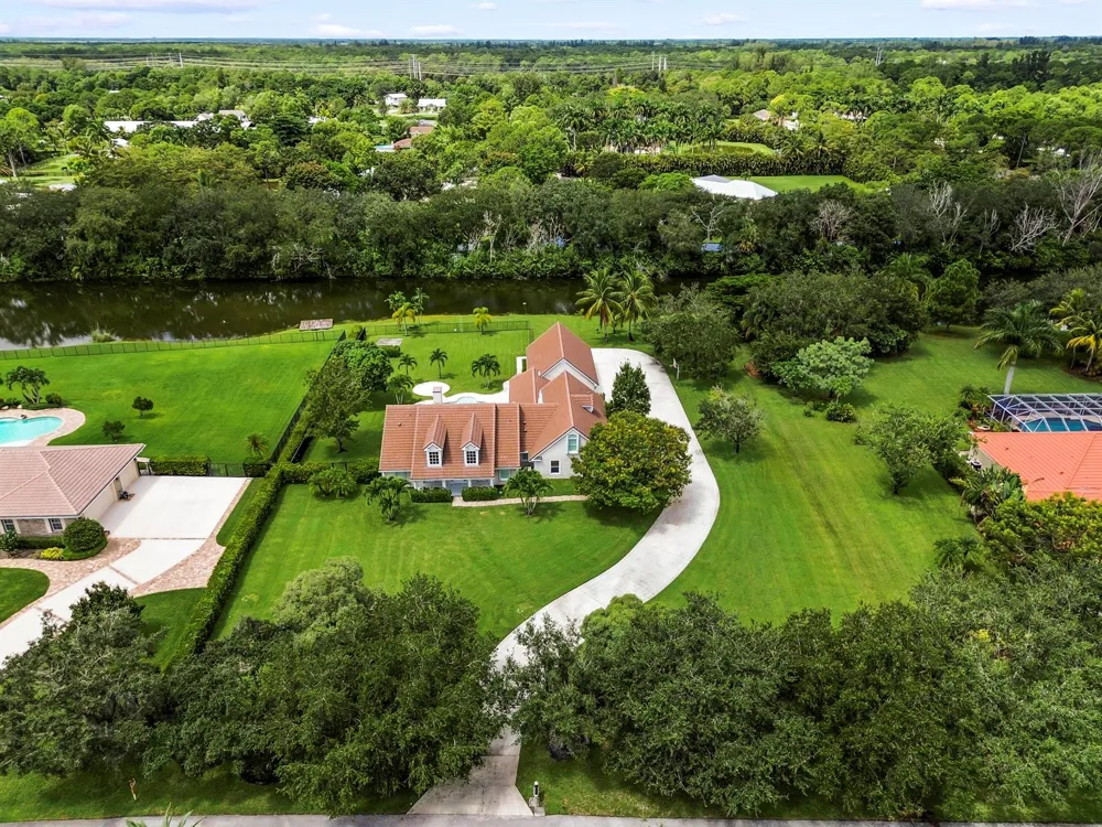 5703 Lago Del Sol Drive Lake Worth, FL 33449