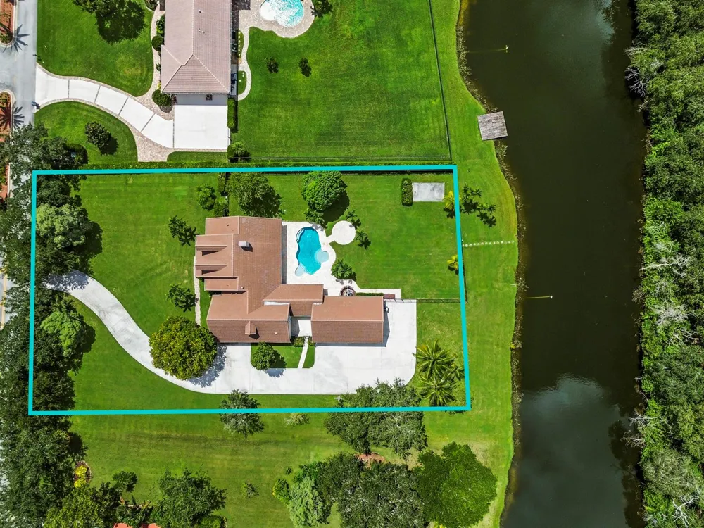 5703 Lago Del Sol Drive Lake Worth, FL 33449