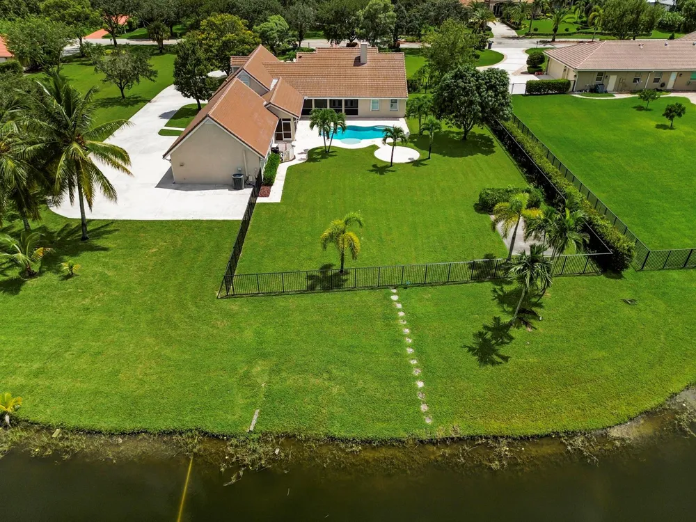 5703 Lago Del Sol Drive Lake Worth, FL 33449