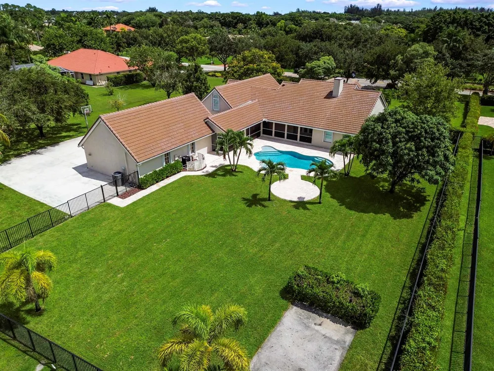 5703 Lago Del Sol Drive Lake Worth, FL 33449