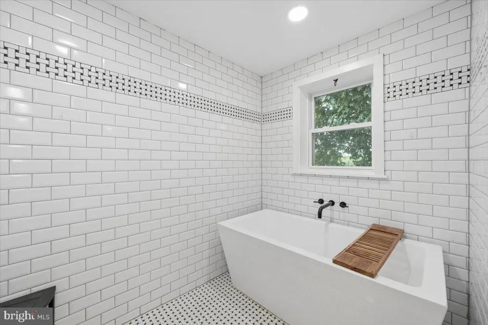 1218 W NORTHERN PARKWAY Baltimore, MD 21209