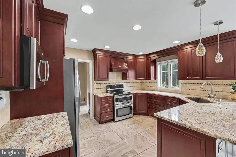 1870 MEREDITH LANE Blue Bell, PA 19422