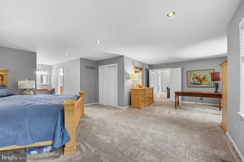 1870 MEREDITH LANE Blue Bell, PA 19422