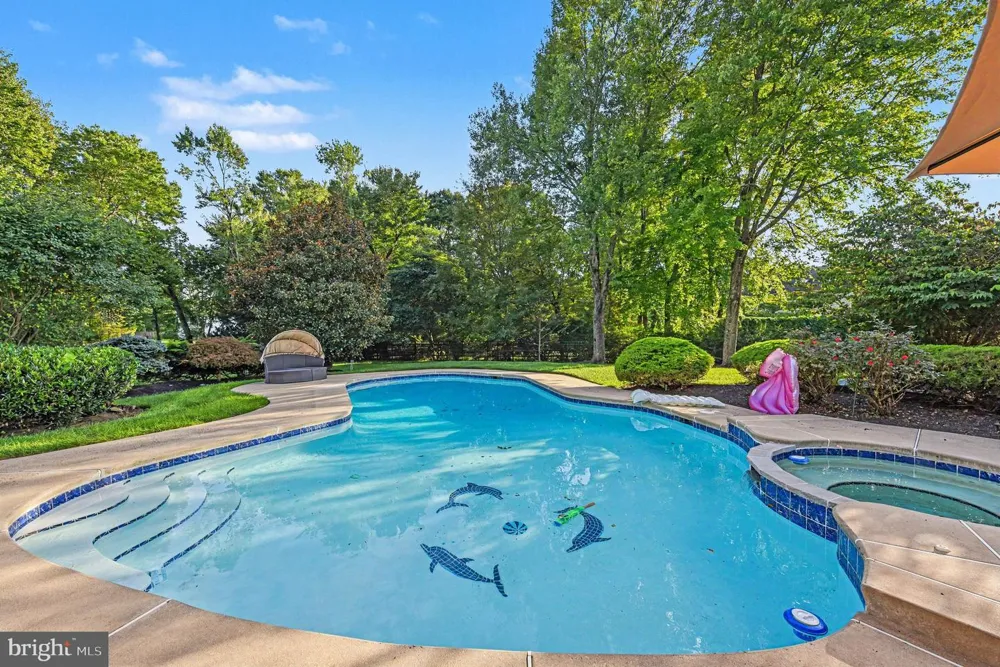 1870 MEREDITH LANE Blue Bell, PA 19422